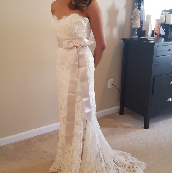 Jim Hjelm Couture Wedding dress - Picture 10 of 10